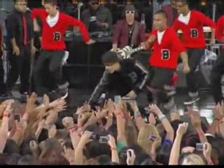 Lady Gaga wins eight MTV Awards