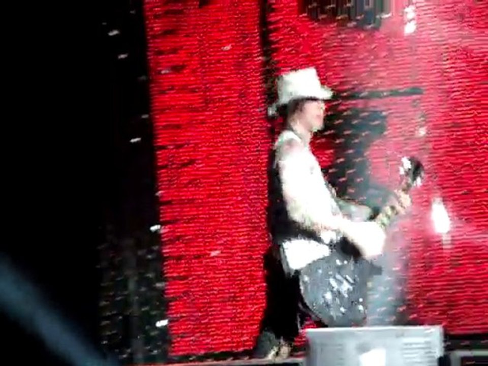 GUNS'ROSES - SWEET CHILD O' MINE GALAXY 10-09-10