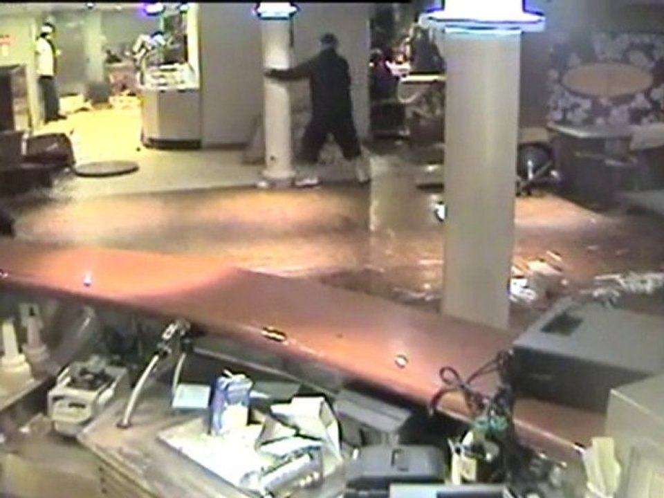 Terramoto dento de hotel