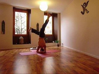 Sirsasana/headstand - yoga with Julien Levy Centre Kalya