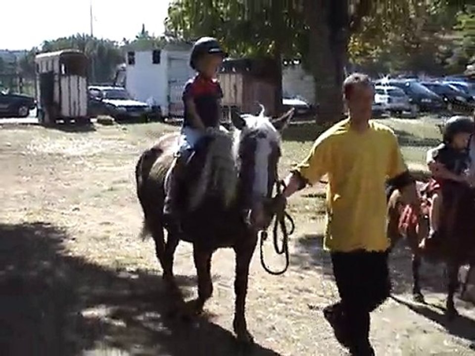 Jules fait du poney - 1