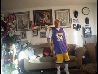 Freestylae dancing poppin