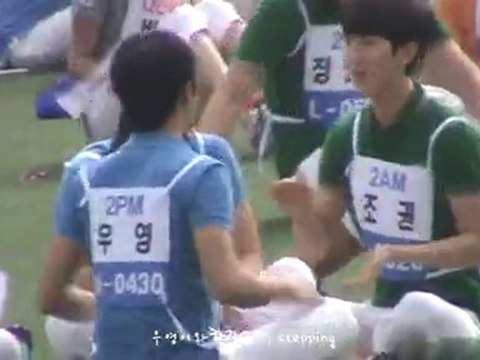 [FANCAM] WooYoung and JoKwon Playing @ Idol Sports 100914