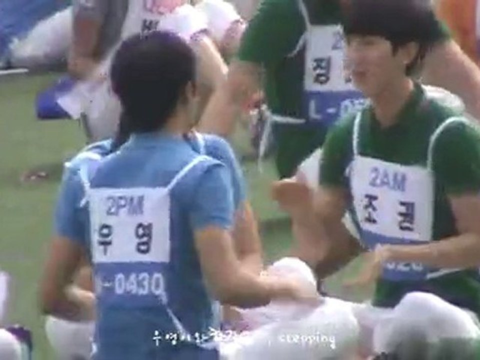 [FANCAM] WooYoung and JoKwon Playing @ Idol Sports 100914