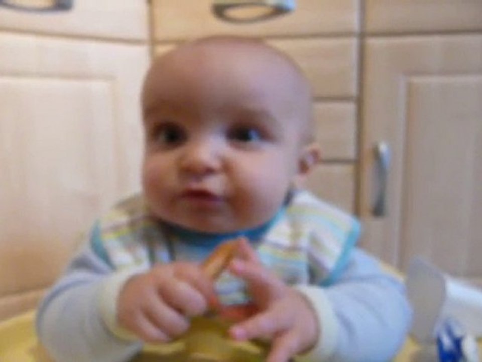 Je mange des gâteaux et je me régale !