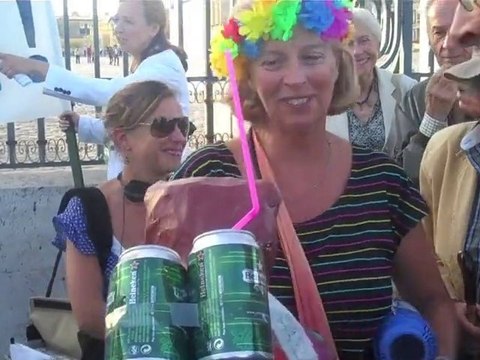 One small step for man Manif anti-Murakami à Versailles