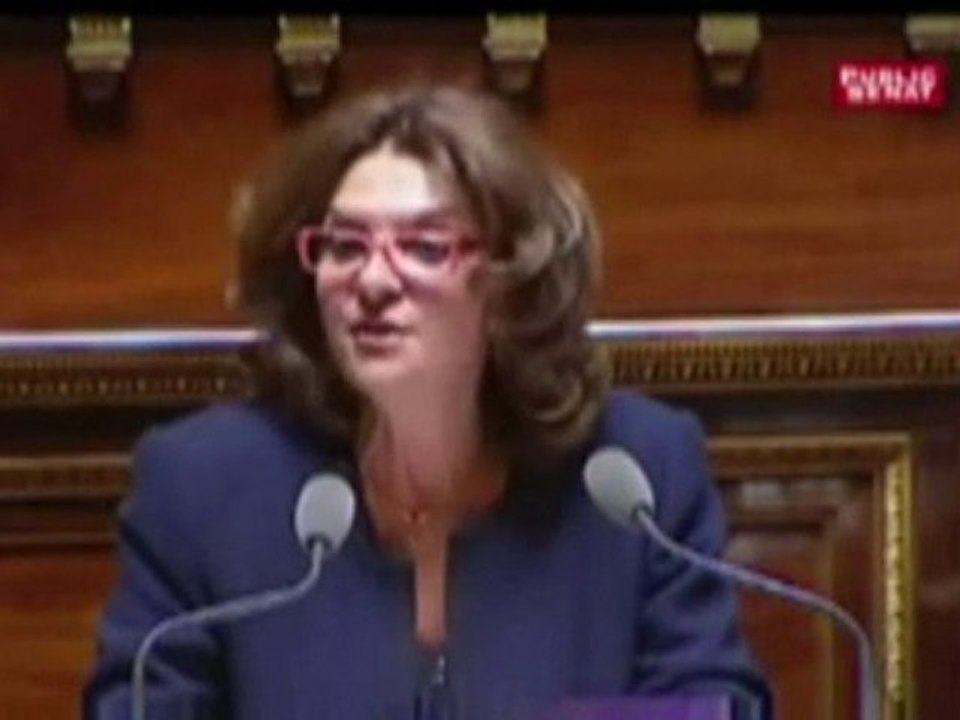 La sénatrice Nathalie Goulet se moque du voile (hijab).