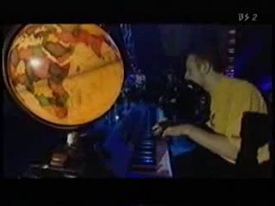Coldplay - Trouble - Live At Skyscape, Millenium Dome - 2001