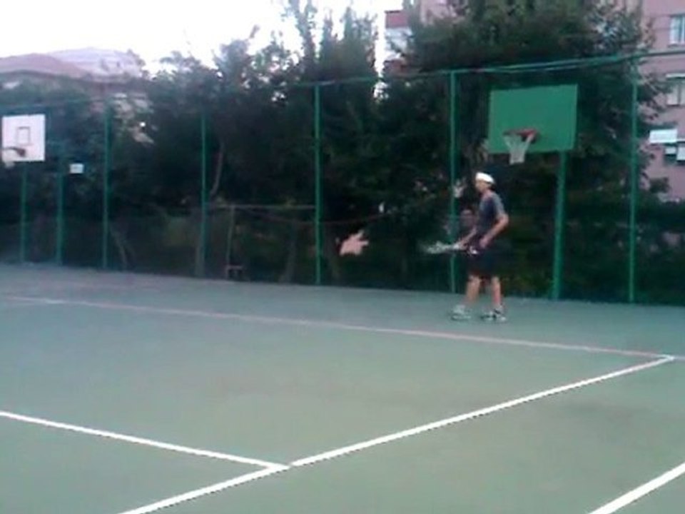 Engin playin tennis I