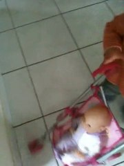 nina et la poussette