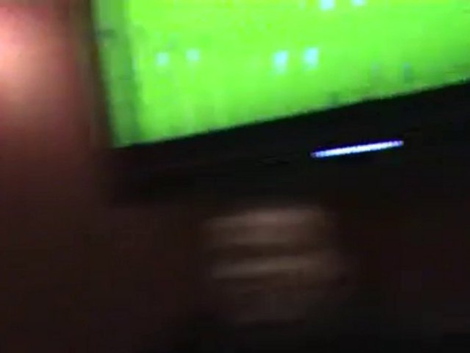 Giuly fait un strip dans un bar XD