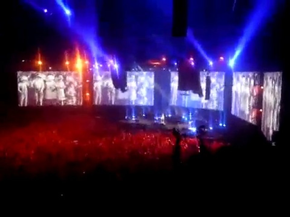 Indochine 15/09/10 Paris-Bercy " little dolls"