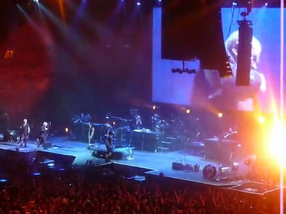 Indochine 15/09/10 Paris-Bercy " hommage au public"