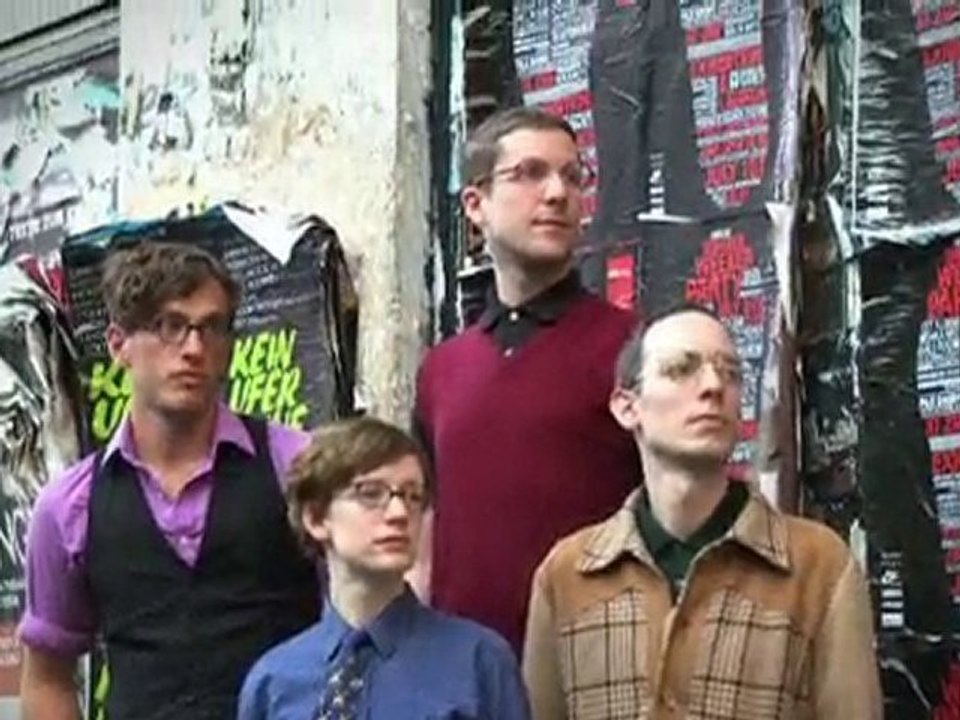 Stereo Total - Alaska (Official Video)