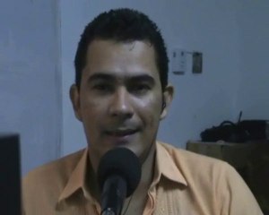 Rolando Rodas entrevista a Carolina Rentería.