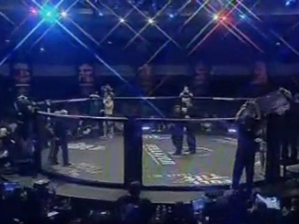 Нил Гров vs. Алексей Олейник