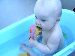 jade dans sa piscine