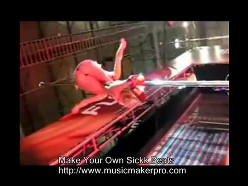 Hot Babes Dancing To Beats