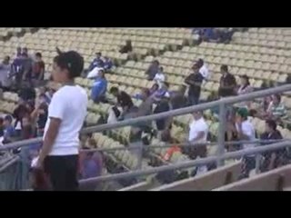 Il reçoit une balle de baseball en pleine tête