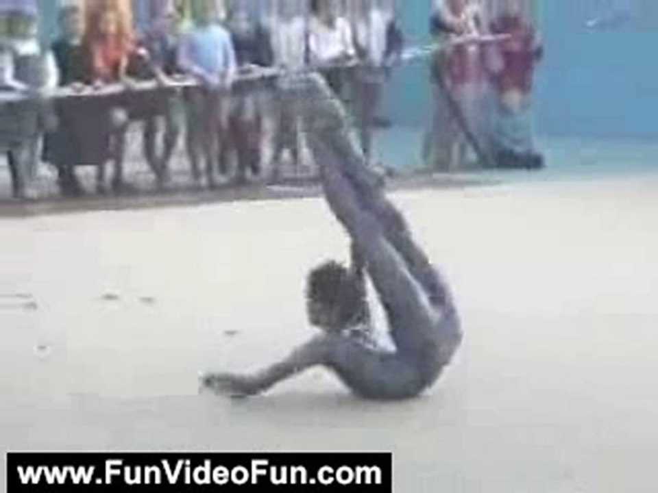 Funny Videos: Very Flexible Girl