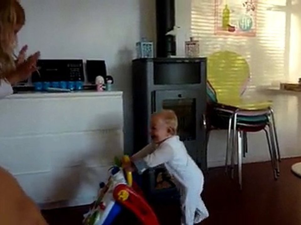 20100828 Romain a un accident de déambulateur Lacanau