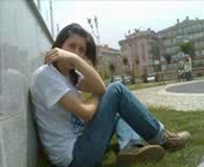 NUREM47EMİNAMIN intihar eden genc kizin sarkisi