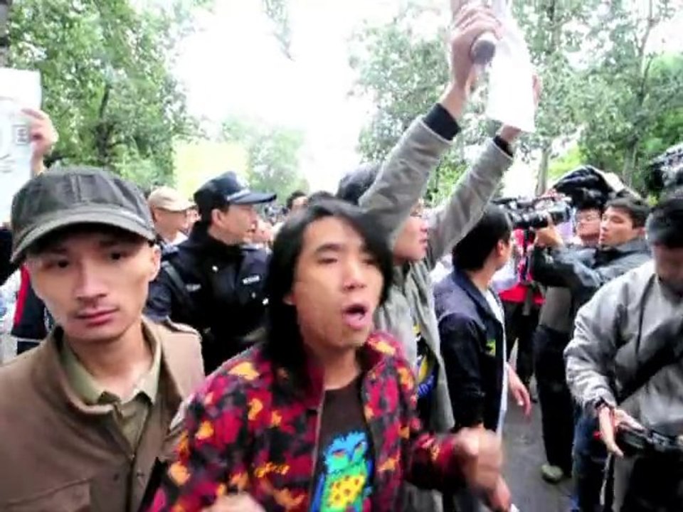 Protesters stage anti-Japan rallies in China
