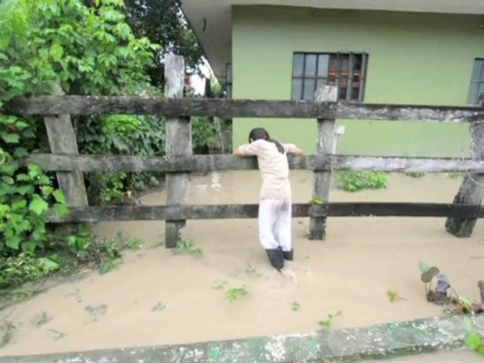 Karl claims two lives, weakens further over Mexico