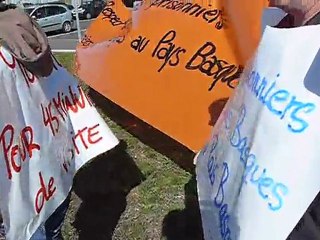 Les familles de détenus basques manifestent à Vivonne
