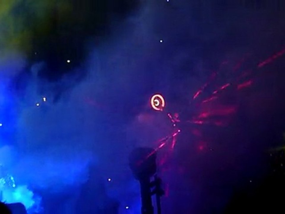 Hold Me Thrill Me Kiss Me Kill Me - U2 (SDF 2010)