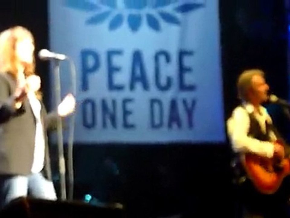 17.09.10 PEACE ONE DAY Patti Smith - Because the night