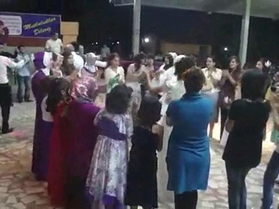 ZAHİDE İLE EMRAH -OYUN HAVALARI