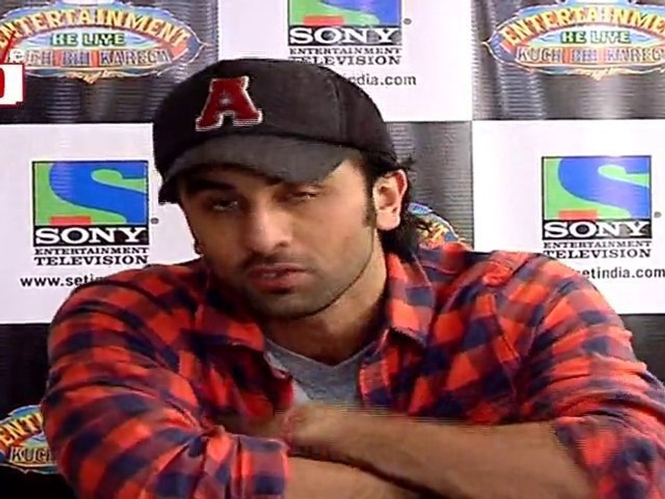 Towel Boy Ranbir Kapoor MESMERIZED!!!