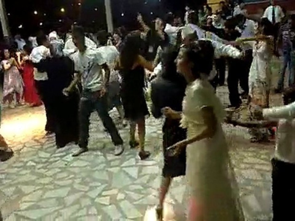 ZAHİDE İLE EMRAH -OYUN HAVALARI