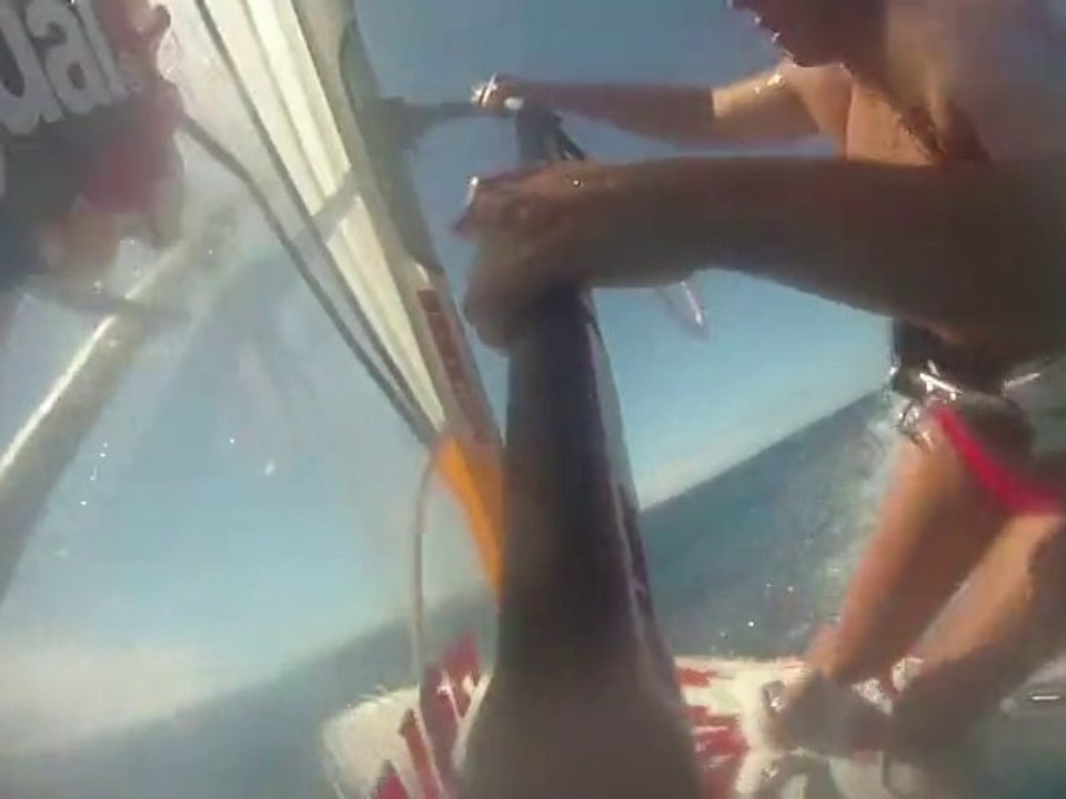 ¡EL DOMADOR DEL VIENTO Y EL MAR ES EL WINDSURFISTA!