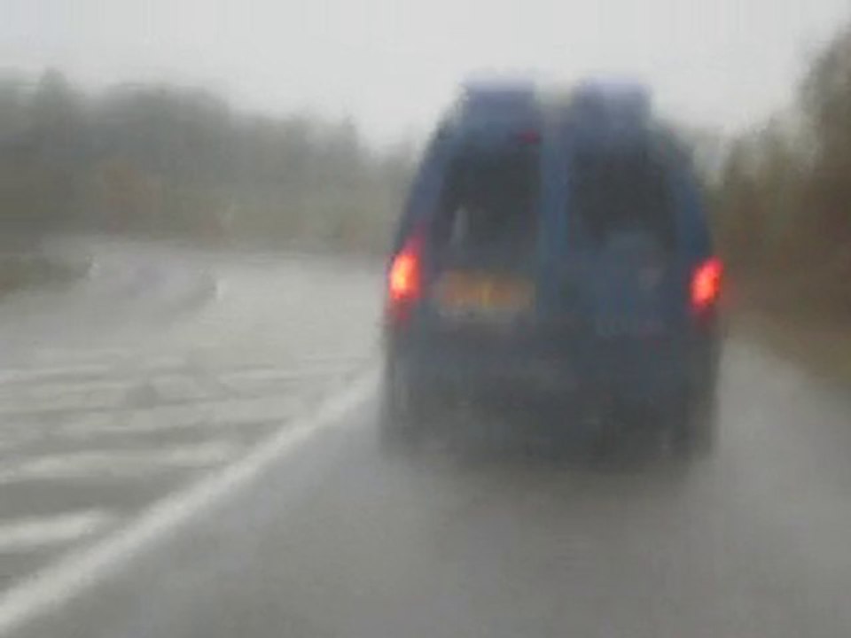 Gendarmerie sous la pluie