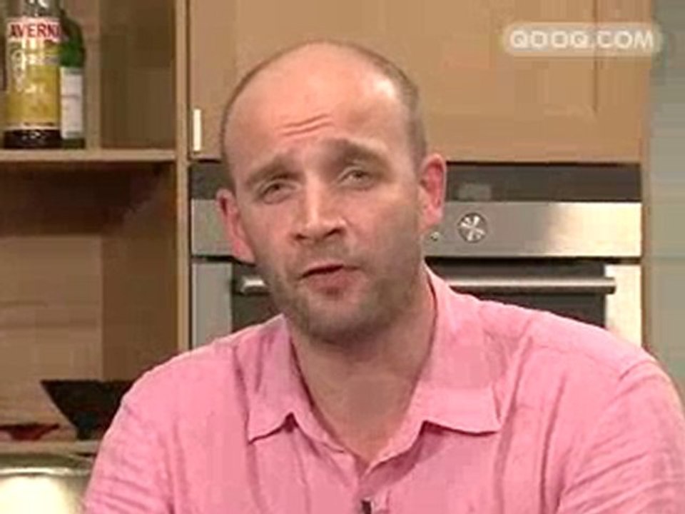 Oeufs pochés et velouté de haricots blancs au chorizo