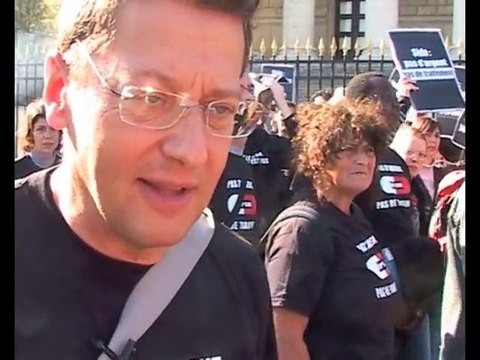 Stunt du 20/09/2010 à Paris: interview de B. Spire (AIDES)