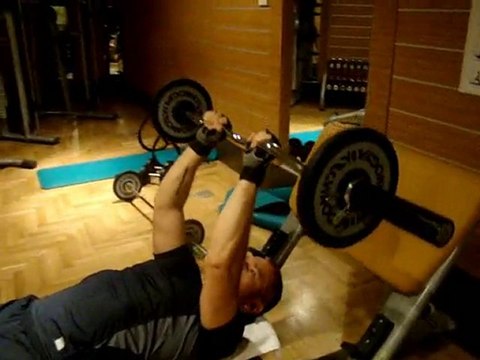 TRICEPS - Z Bar Triceps Extensions ( sporsaglikdiyet.com)