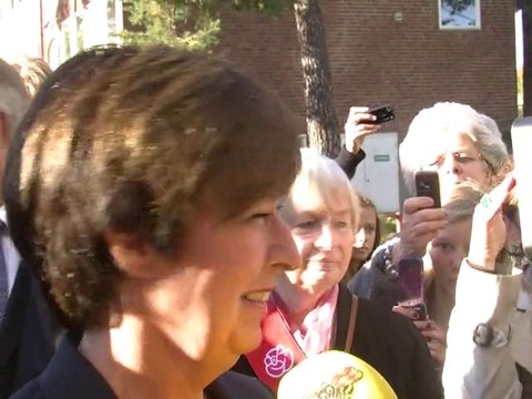 Sweden's ruling coalition loses majority as far-right surges