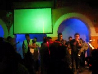 Calle 2 canta Juana magdalena en la voz d Beto =)