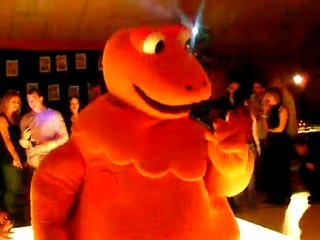 Casimir chante et danse "Avec une chanson..."