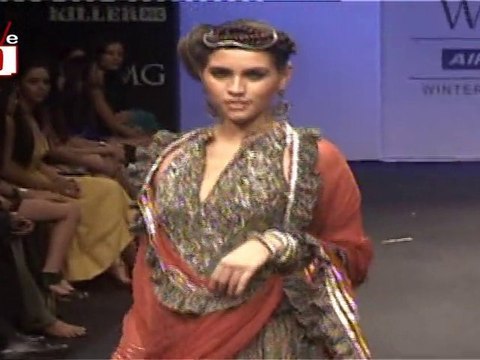 Hot Mallika Sherawat Is Back With What She Does Best!!