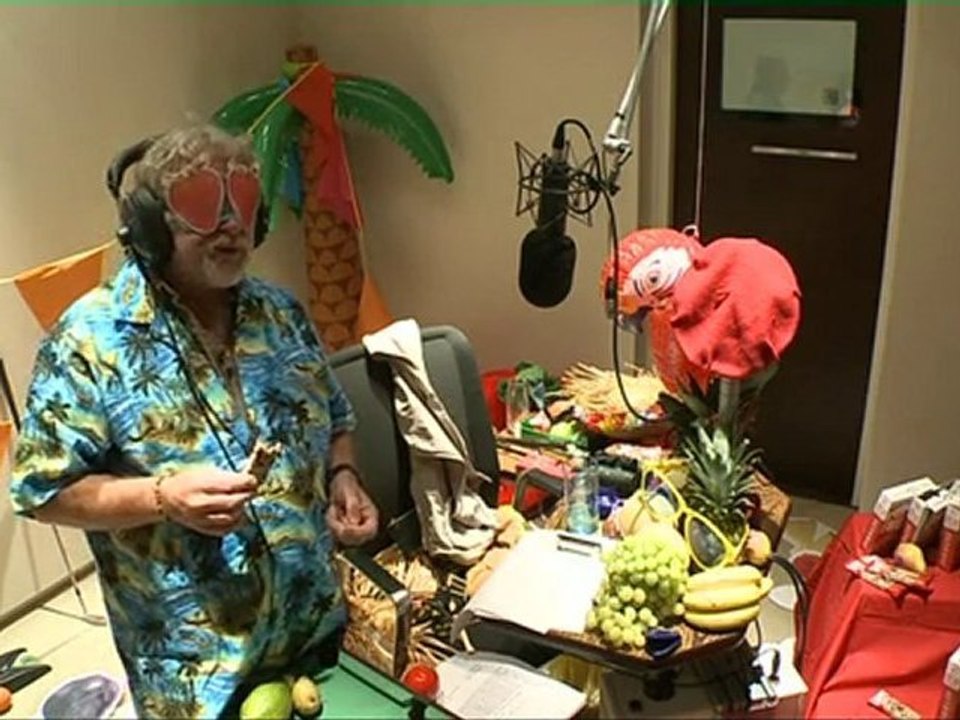 Bill Oddie's fruity blindfold challenge