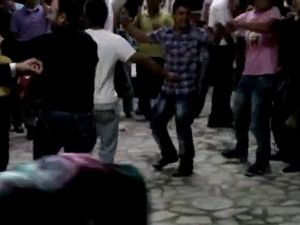 ZAHİDE İLE EMRAH -kolbastı kelle halay