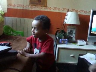 Lenny danse sur I Like to Move It