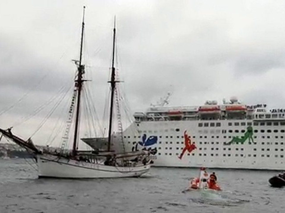 Hulda, superbe voilier en bois de 105 ans, est à Istanbul