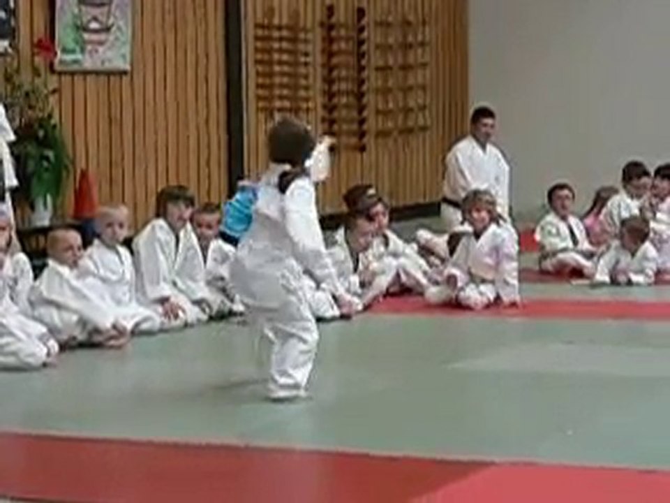 Madeleine fait du karaté