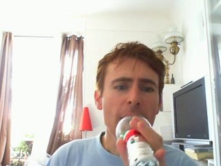 Wiwi égratigne "est ce que tu me suis"