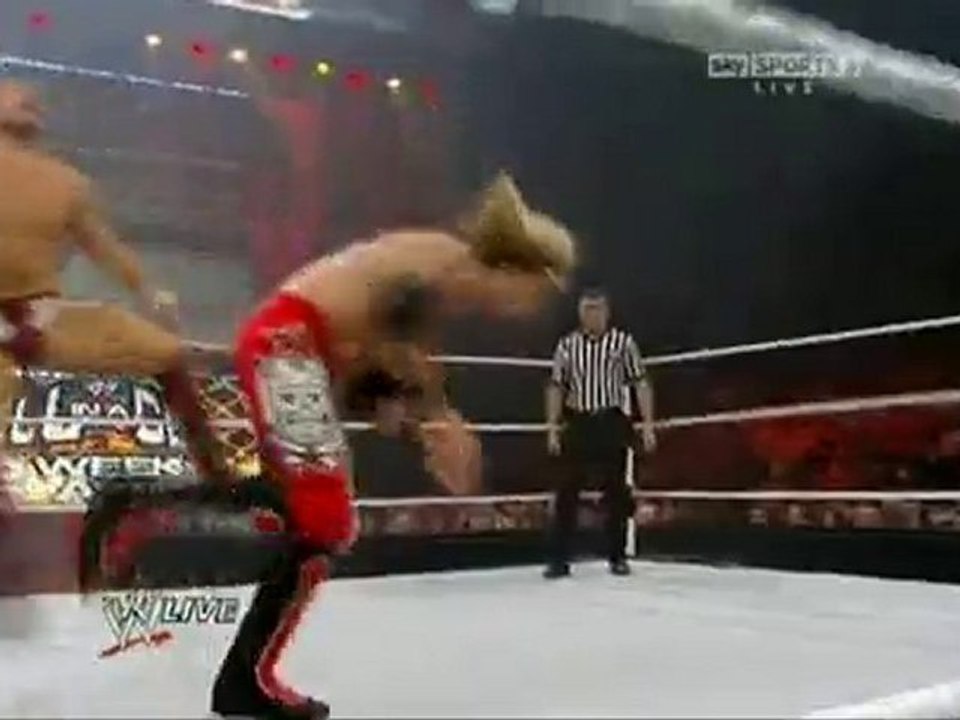 Тайнственият мениджър на Raw определено не харесва Острието